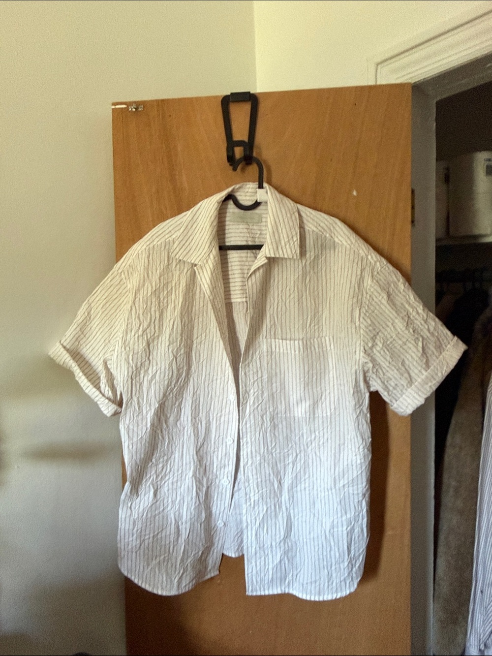 Lightweight Short-Sleeve Oversized Shirt in White with Subtle Stripes